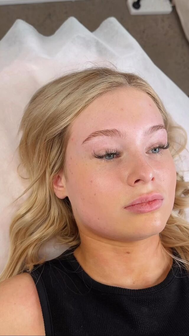Nano brows by Zar. Cosmetic tattoo digital machine method, hair stroke technique.